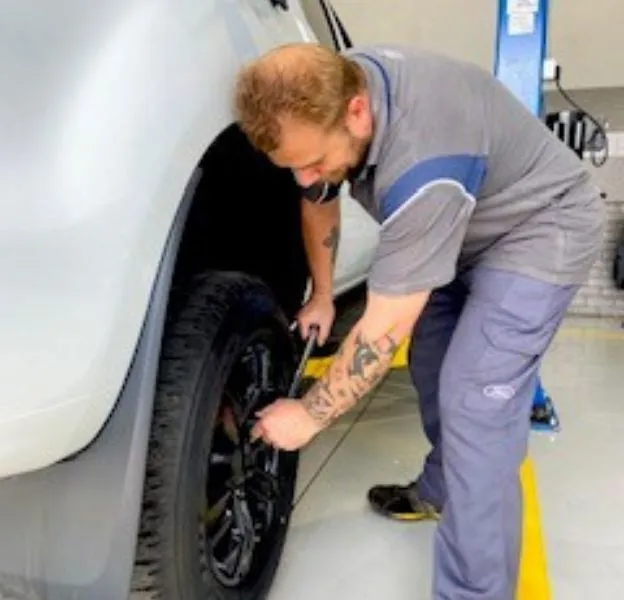 ford-service-technician