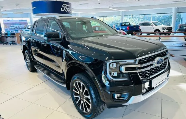 new-ford-ranger-platinum-front-view