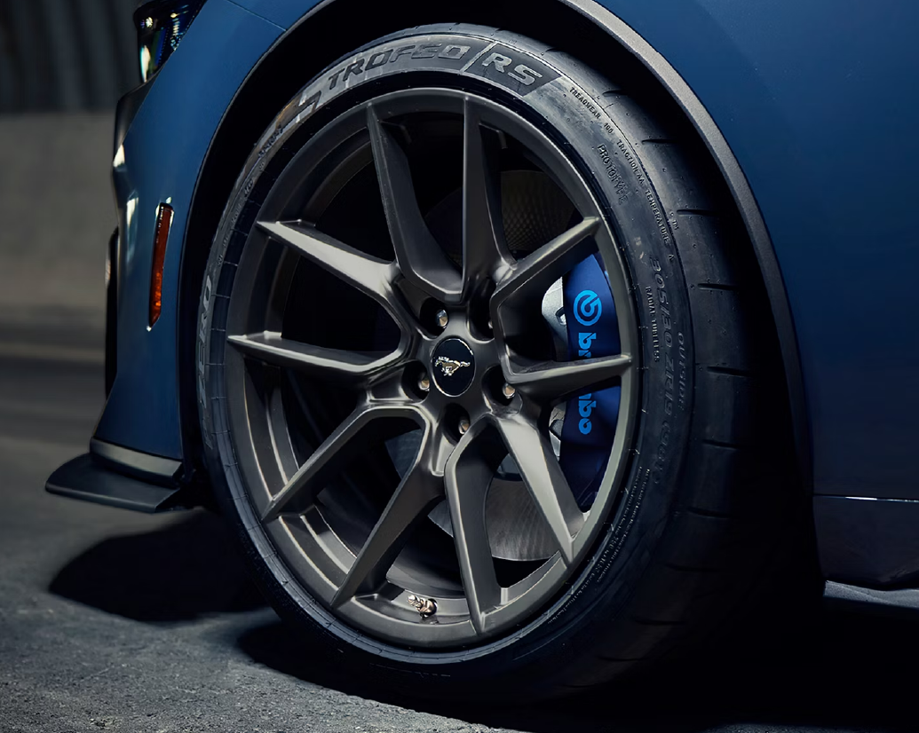 Seamless connectivity, built in - Ford Mustang