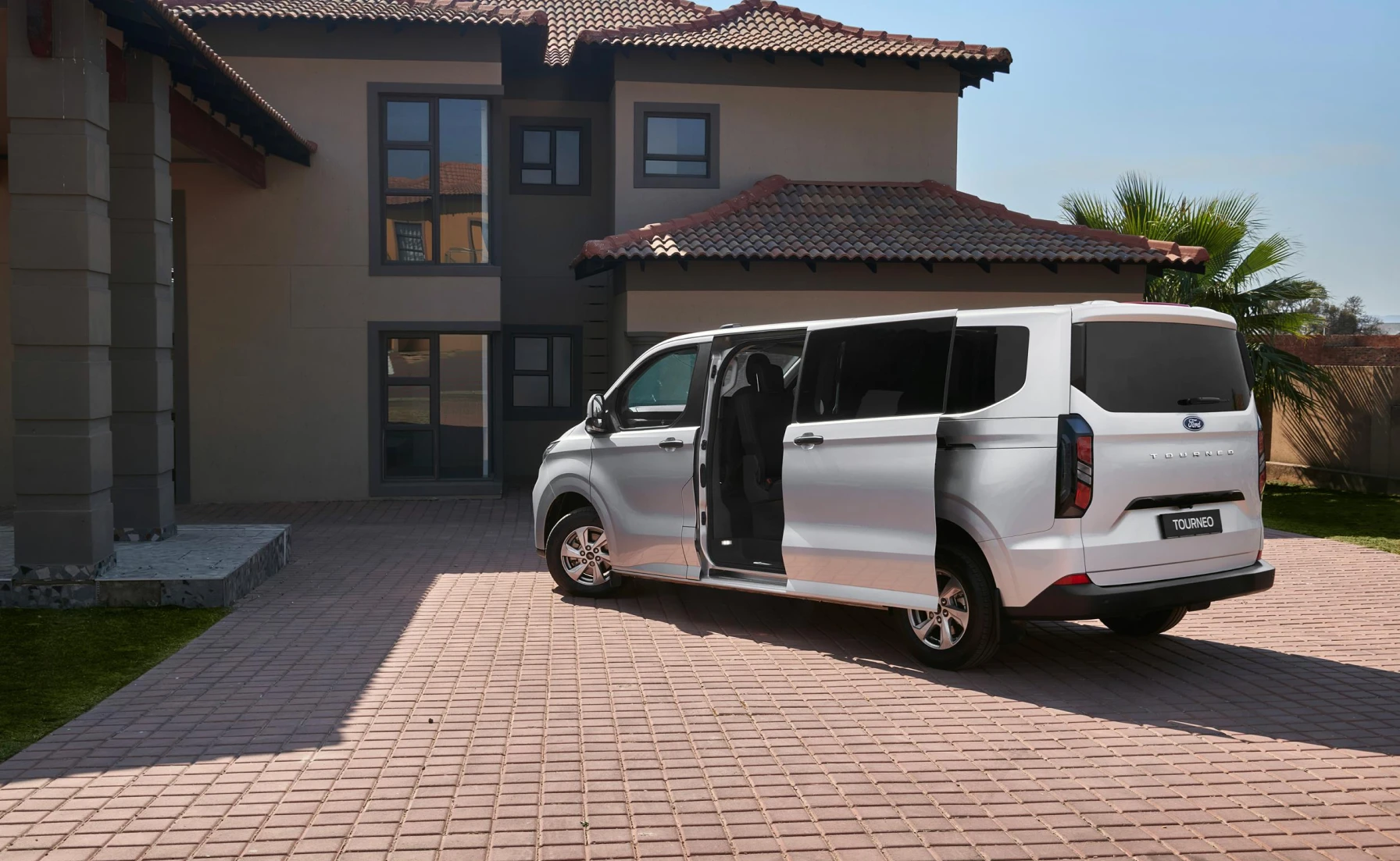 Ford Tourneo Custom Variant Image