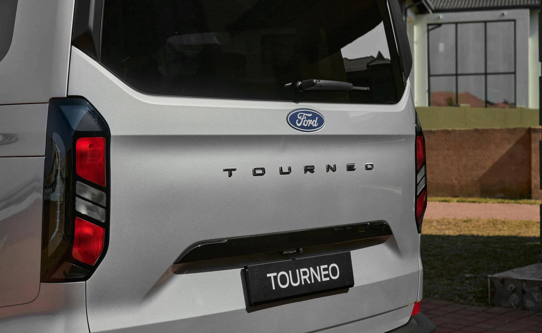 Ford Tourneo Custom Variant Image